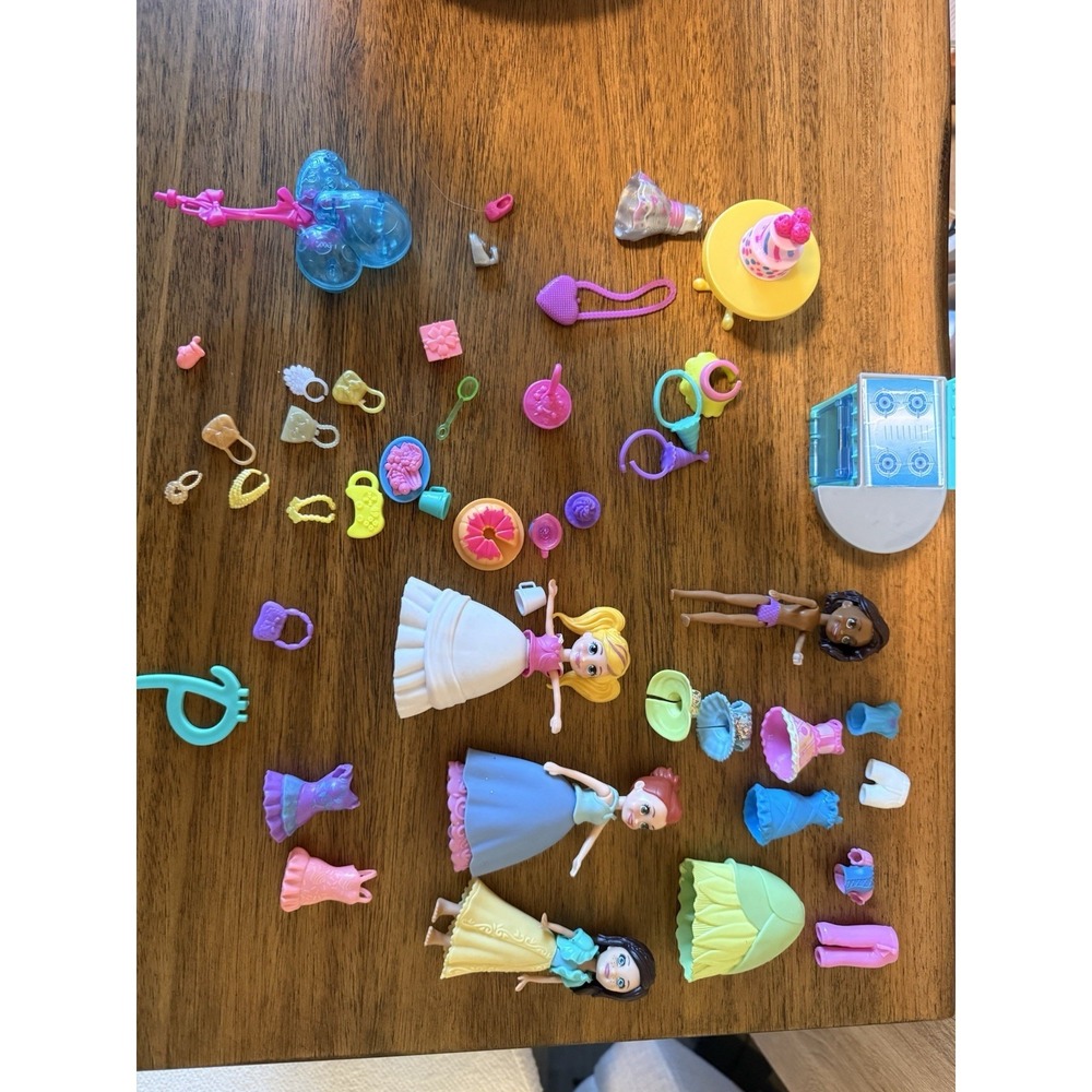 Polly Pocket Mattel Dolls‎ and Accessories Lot Of 4 Dolls 51 Accessories